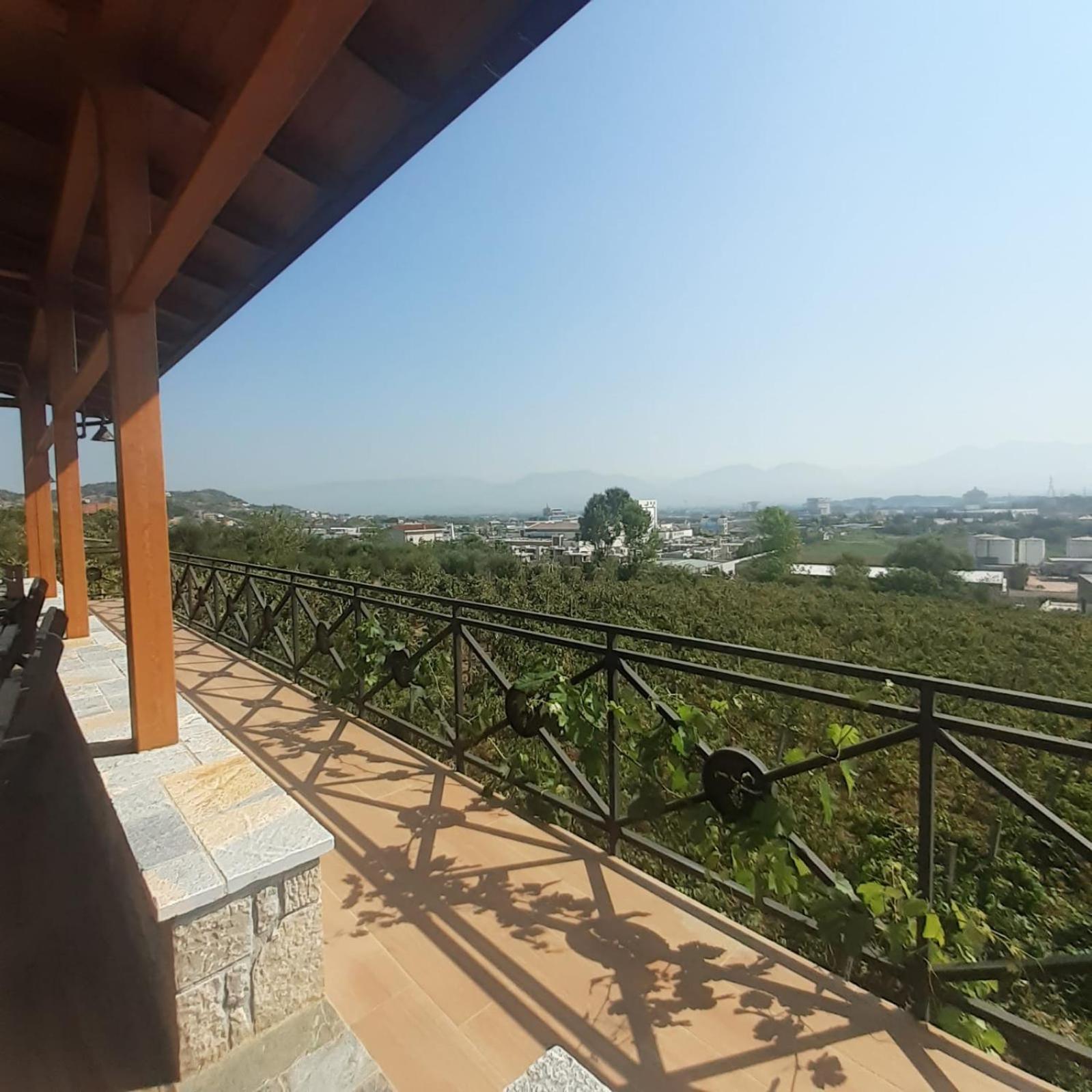 Vila Shehi Guesthouse And Winery Mucaj Exteriér fotografie