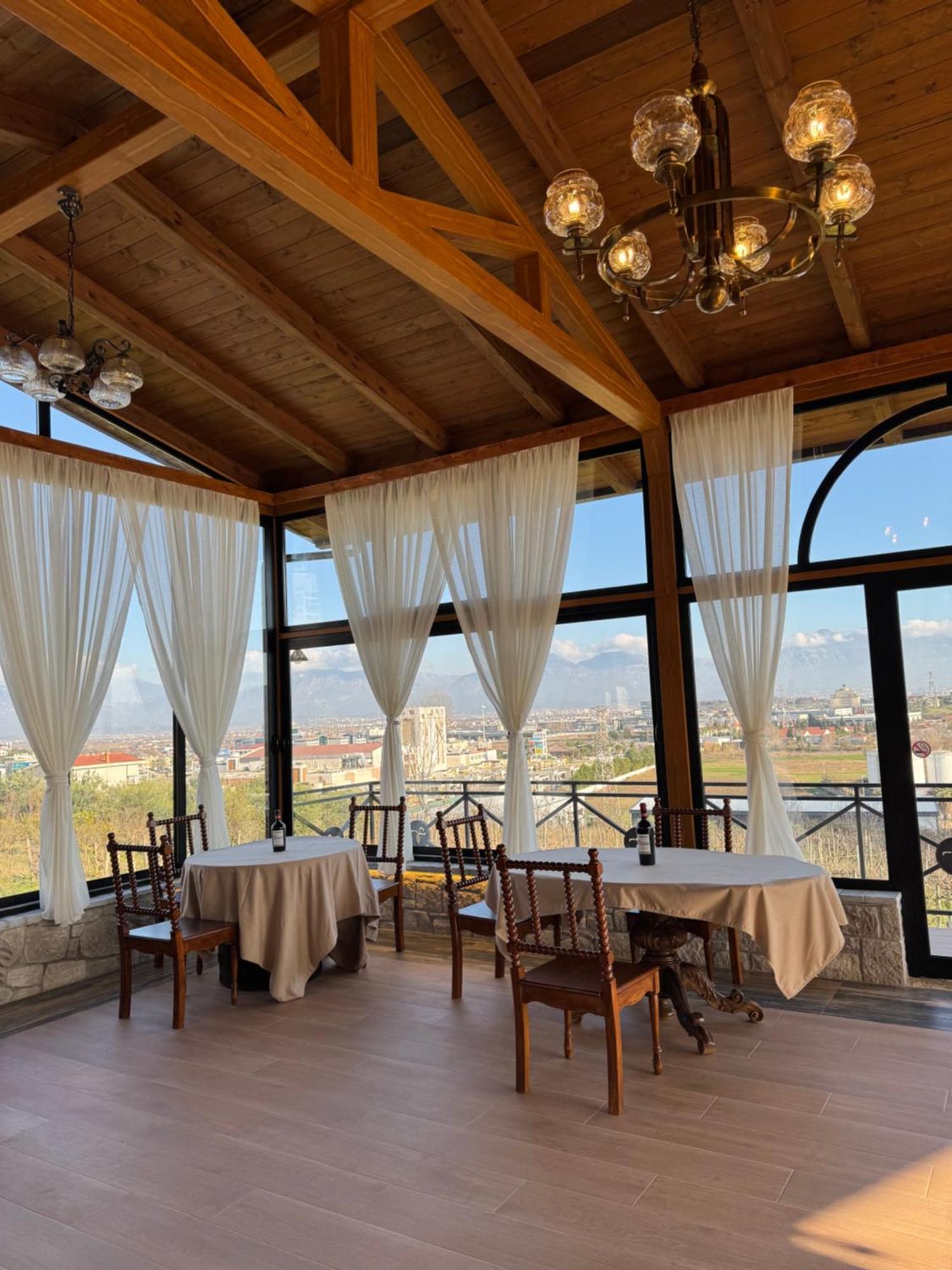 Vila Shehi Guesthouse And Winery Mucaj Exteriér fotografie